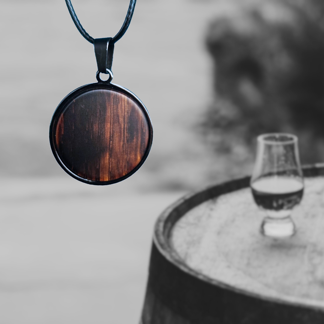 Necklace from the wood of a whiskey and red wine barrel