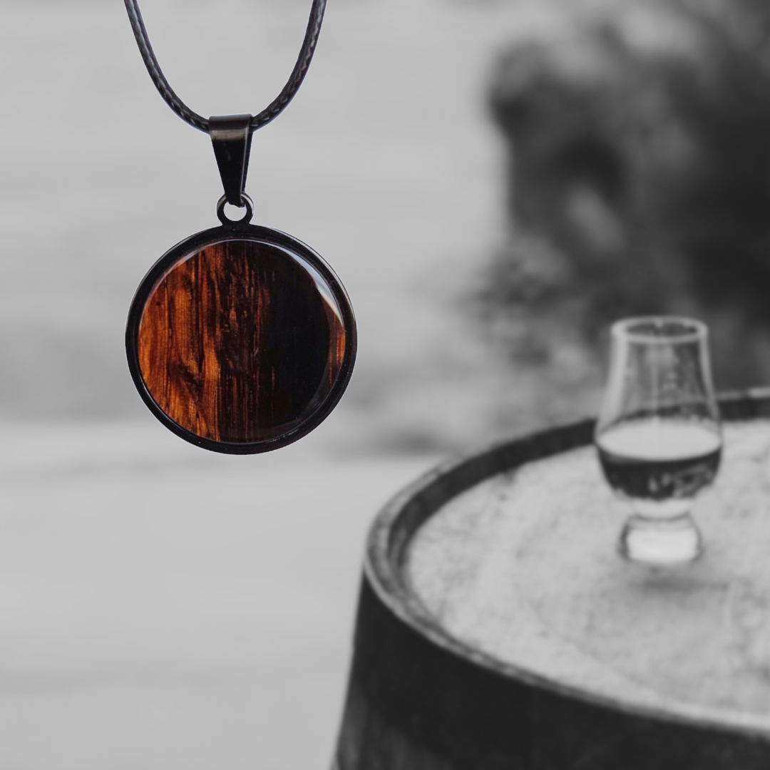 Necklace from the wood of a whiskey and red wine barrel