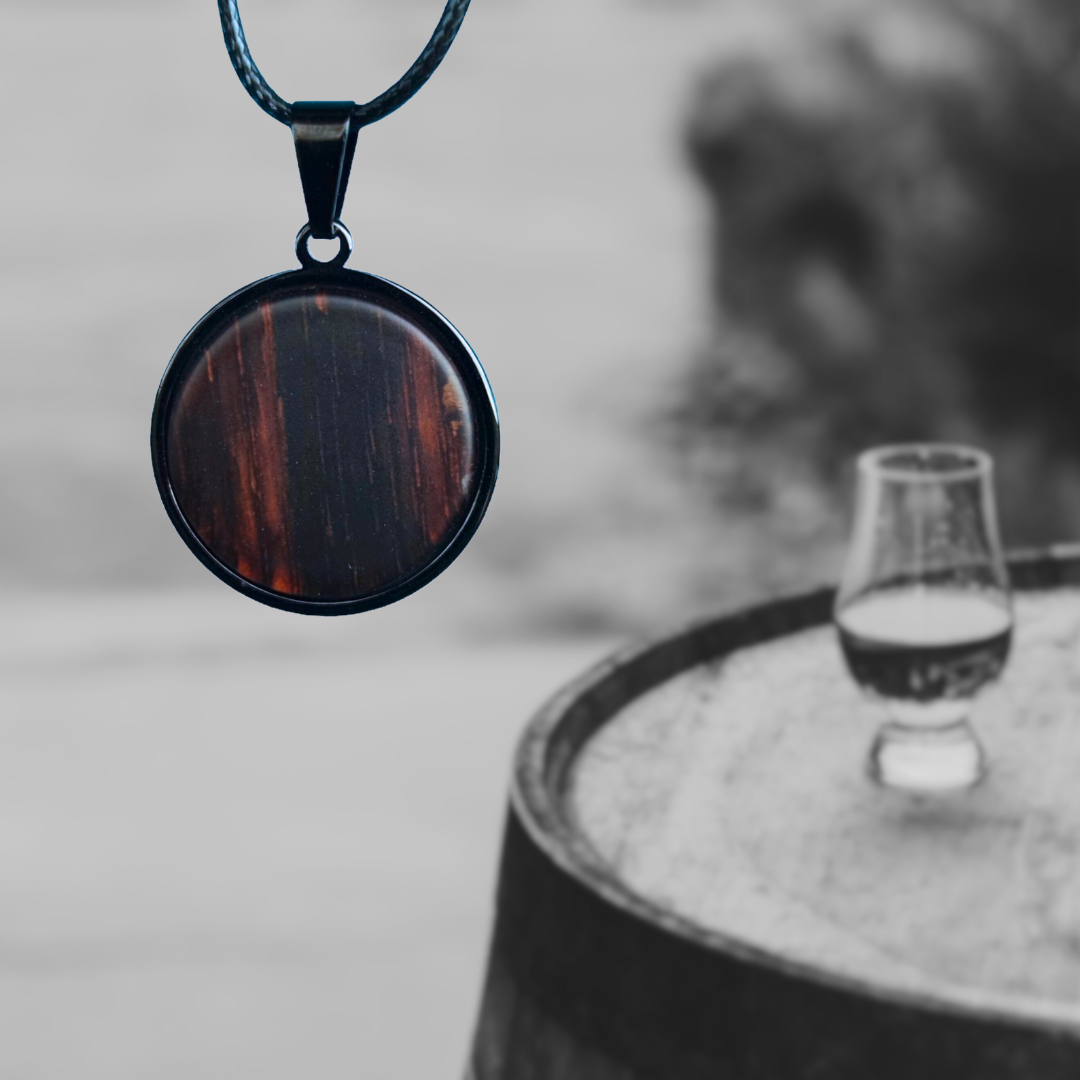 Necklace from the wood of a whiskey and red wine barrel