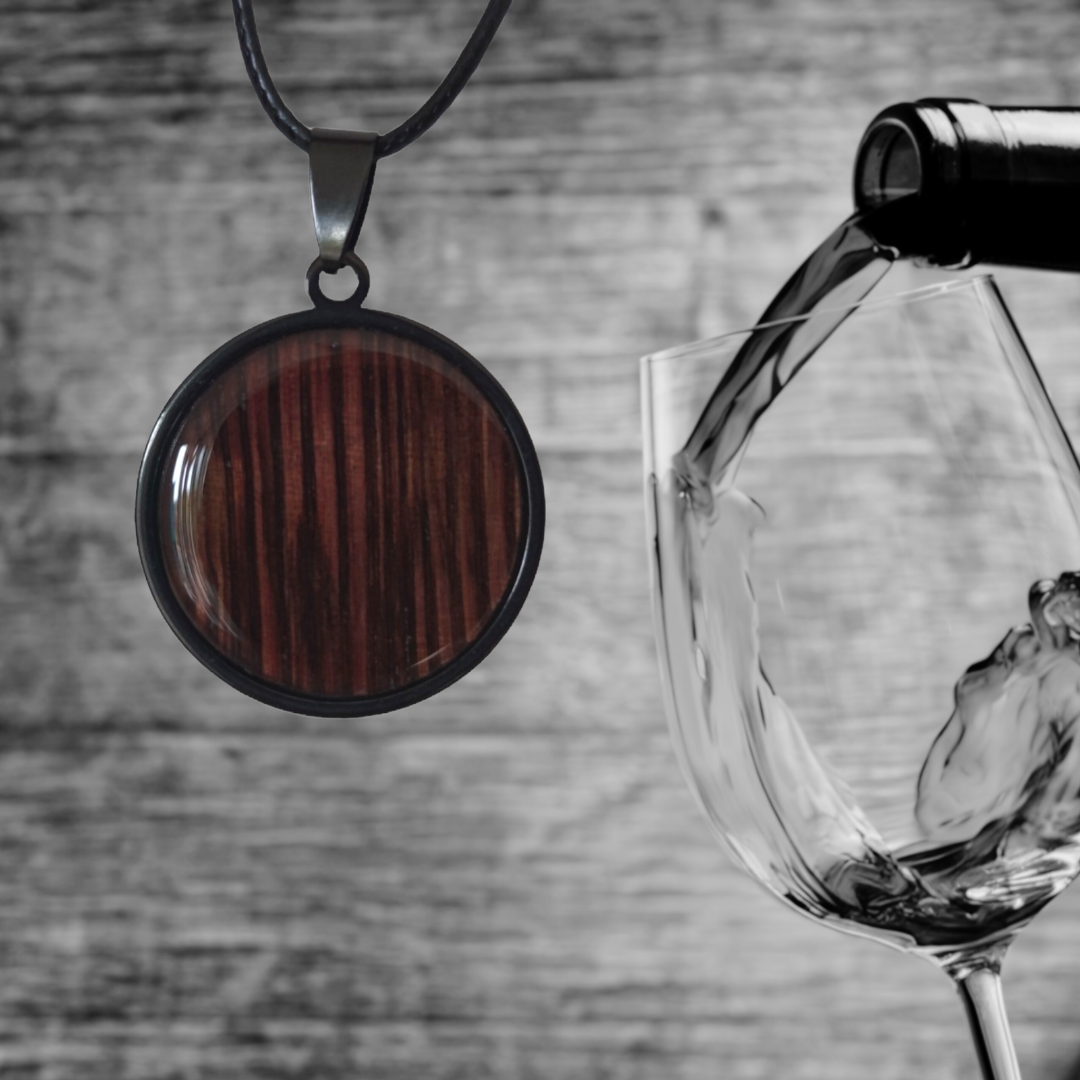 Necklace from the wood of a whiskey and red wine barrel