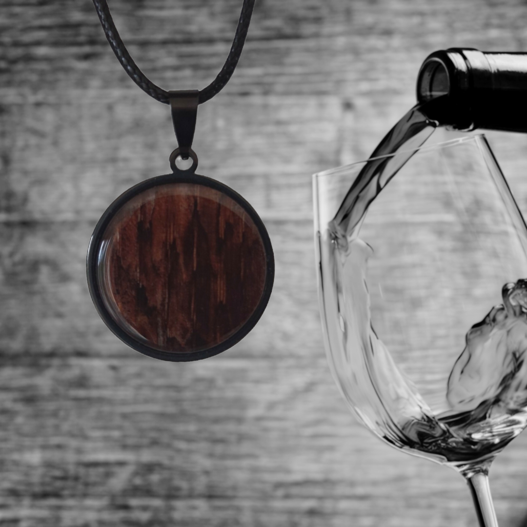 Necklace from the wood of a whiskey and red wine barrel