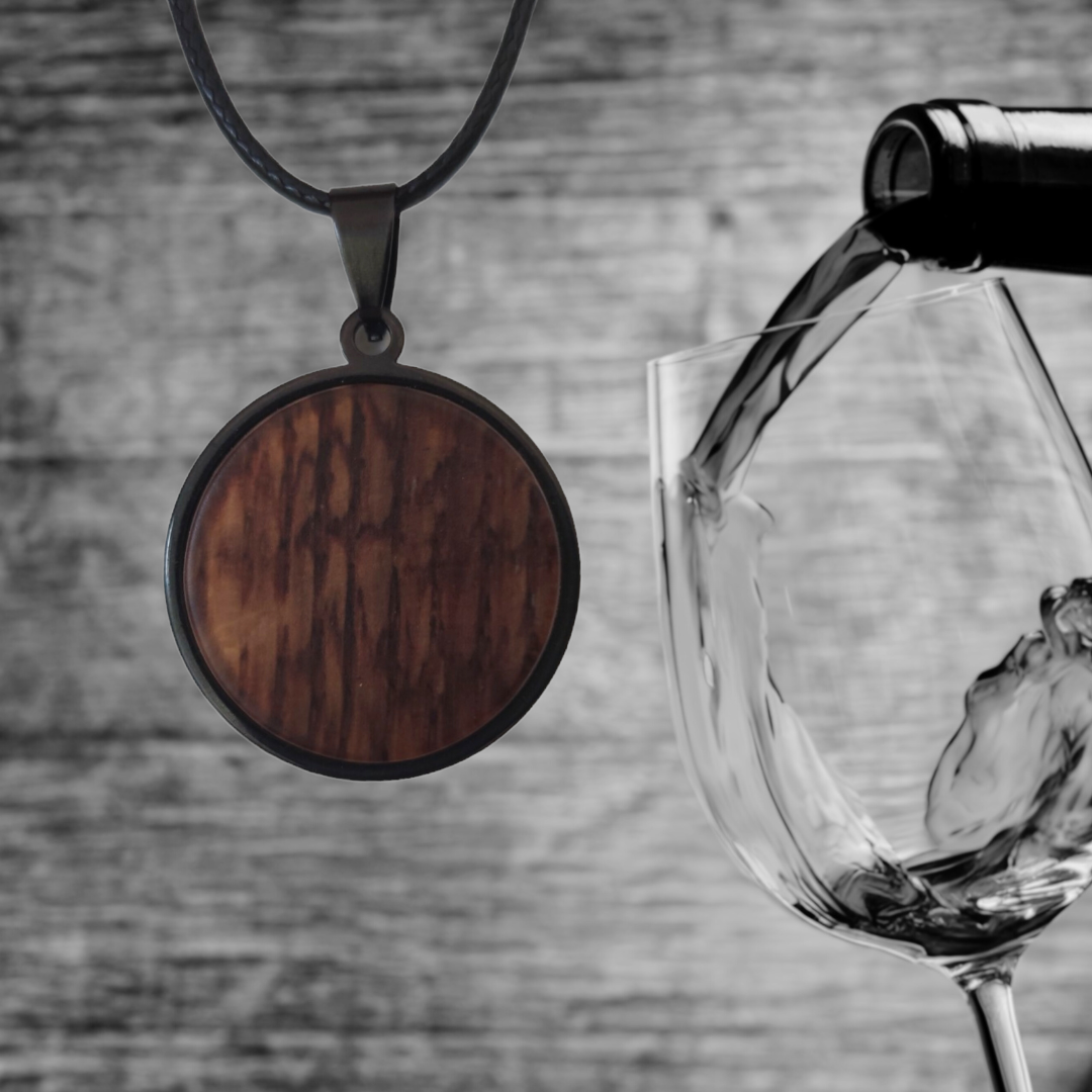 Necklace from the wood of a whiskey and red wine barrel