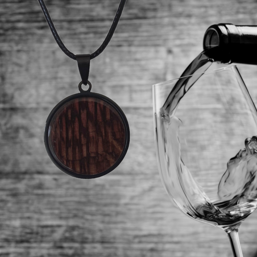 Necklace from the wood of a whiskey and red wine barrel