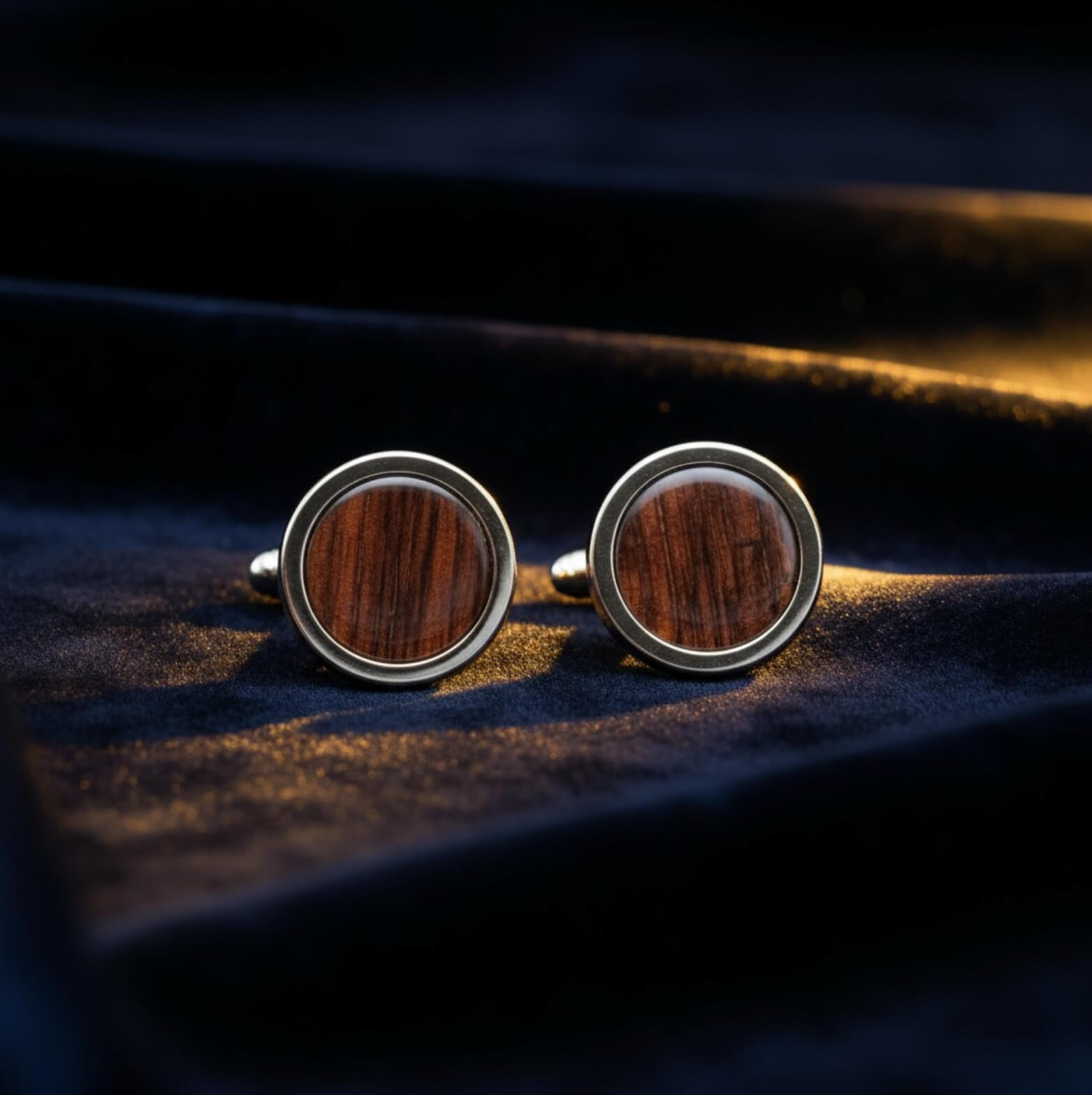 Manschettenknoepfe für das Hemd aus Whisky Fassholz in exklusiver Optik