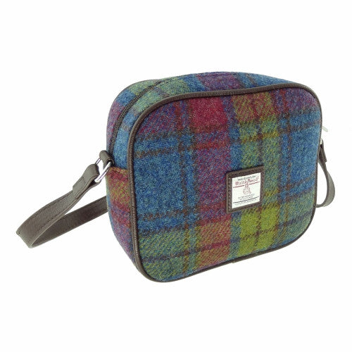 Vorderansicht der Harris Tweed Mini Bag Almond mit verstellbarem Schultergurt