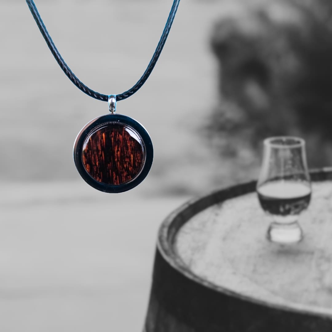 Casklusive Halskette ’18’’ - Handgefertigte Halskette aus Whisky- oder Weinfass - 02 Whiskyfass Glänzend - Anhänger