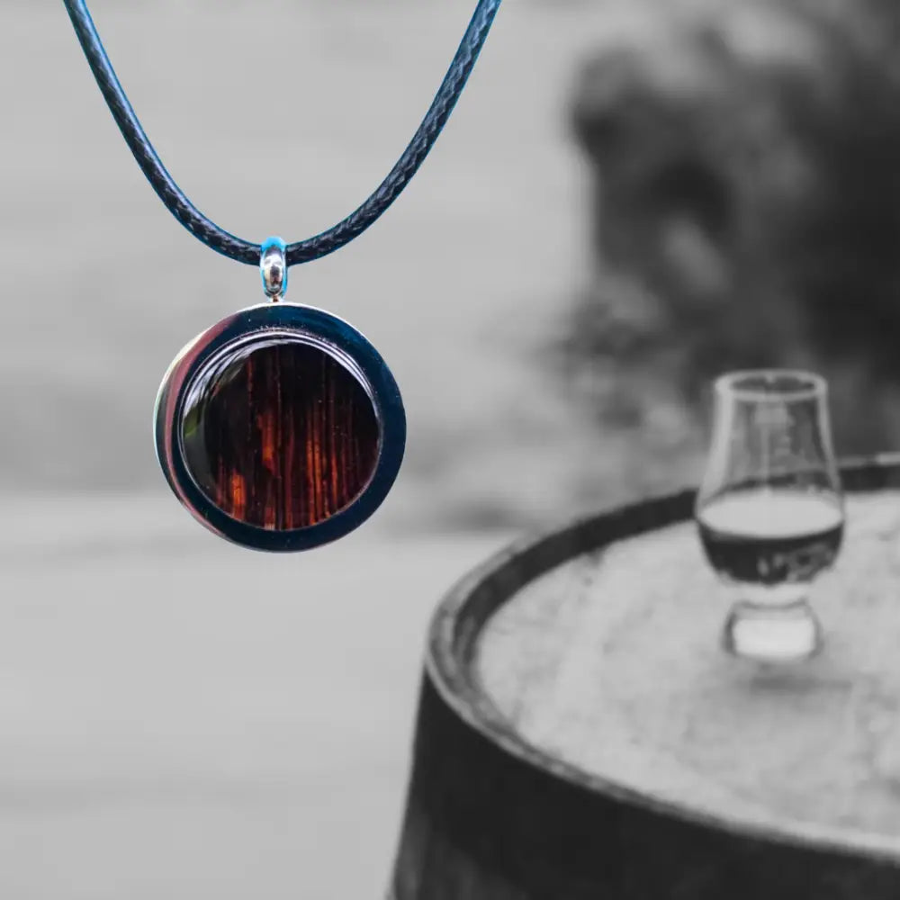 Casklusive Halskette ’18’’ - Handgefertigte Halskette aus Whisky- oder Weinfass - 03 Whiskyfass Glänzend - Anhänger